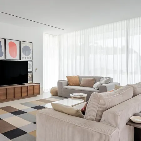 Modern 4-bedroom With Infinity Pool 빌라 알부페이라