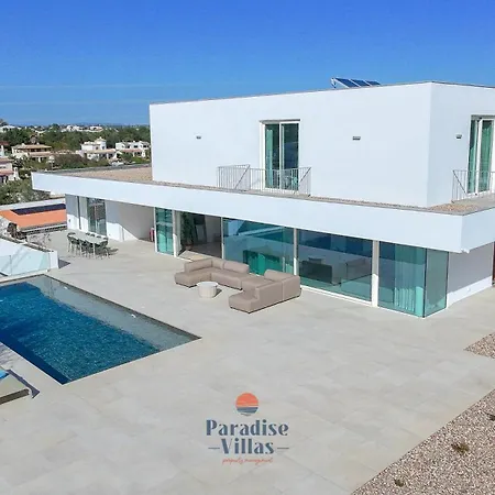 Villa Modern 4-bedroom With Infinity Pool *