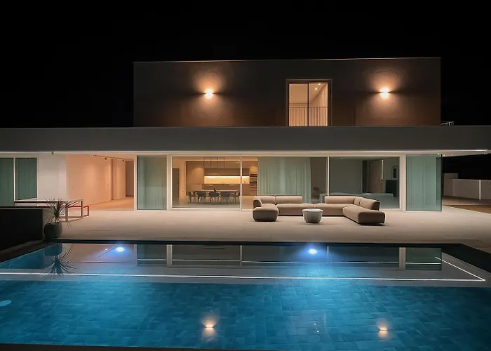 Modern 4-bedroom With Infinity Pool 빌라 *