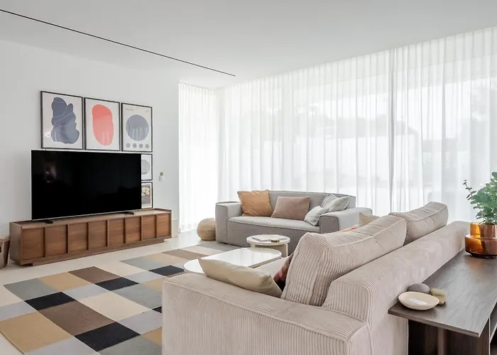 Modern 4-bedroom With Infinity Pool 빌라 알부페이라