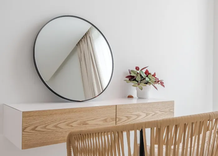 Modern 4-bedroom With Infinity Pool