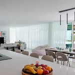 Modern 4-bedroom With Infinity Pool Вилла *