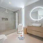 Вилла Modern 4-bedroom With Infinity Pool Албуфейра