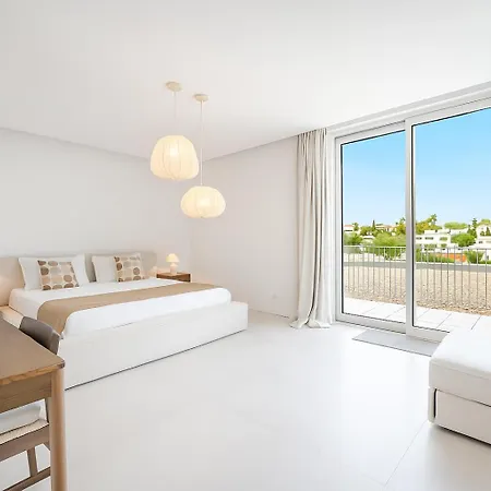 Modern 4-bedroom With Infinity Pool Willa