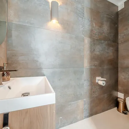 Willa Modern 4-bedroom With Infinity Pool