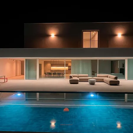 Modern 4-bedroom With Infinity Pool Вилла Албуфейра
