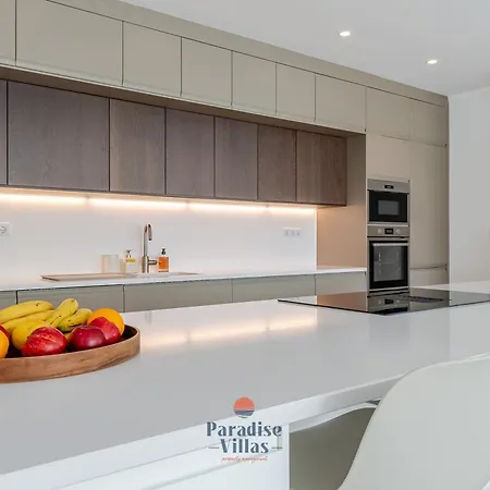Villa Modern 4-bedroom With Infinity Pool