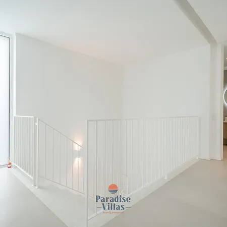 Modern 4-bedroom With Infinity Pool 알부페이라
