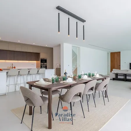 וילה Modern 4-bedroom With Infinity Pool *